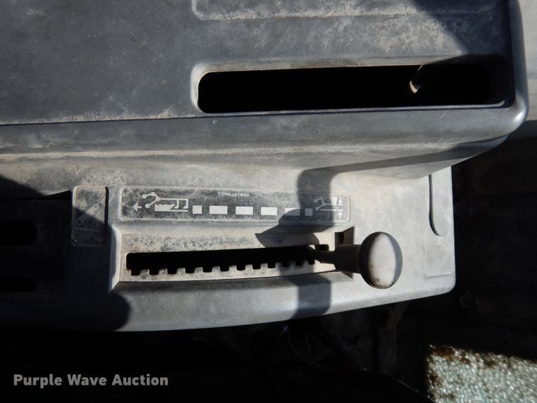 image for item DE4174 1997 New Holland 6640 tractor