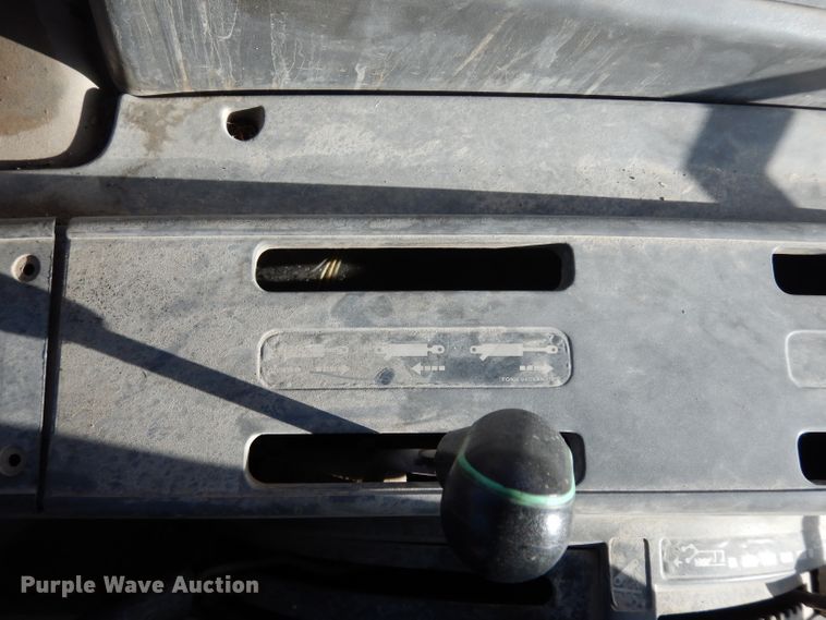 image for item DE4174 1997 New Holland 6640 tractor