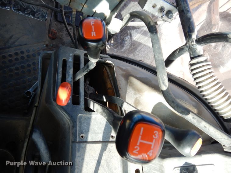 image for item DE4174 1997 New Holland 6640 tractor