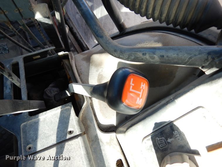 image for item DE4174 1997 New Holland 6640 tractor