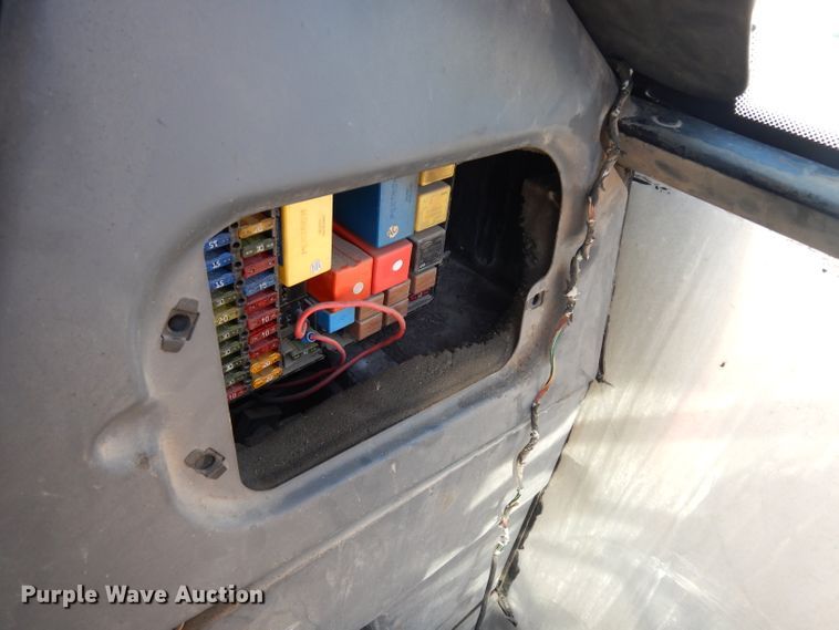 image for item DE4174 1997 New Holland 6640 tractor