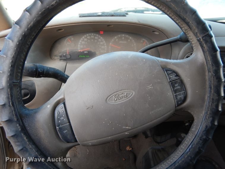 image for item DE4176 2001 Ford F150 XLT SuperCab pickup truck