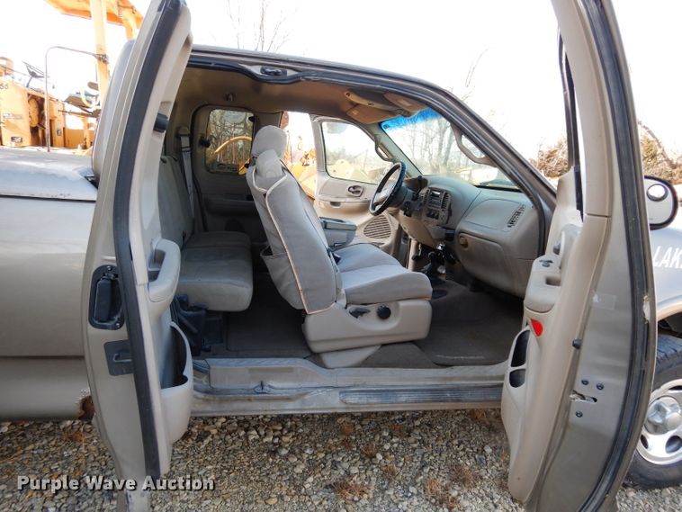 image for item DE4176 2001 Ford F150 XLT SuperCab pickup truck