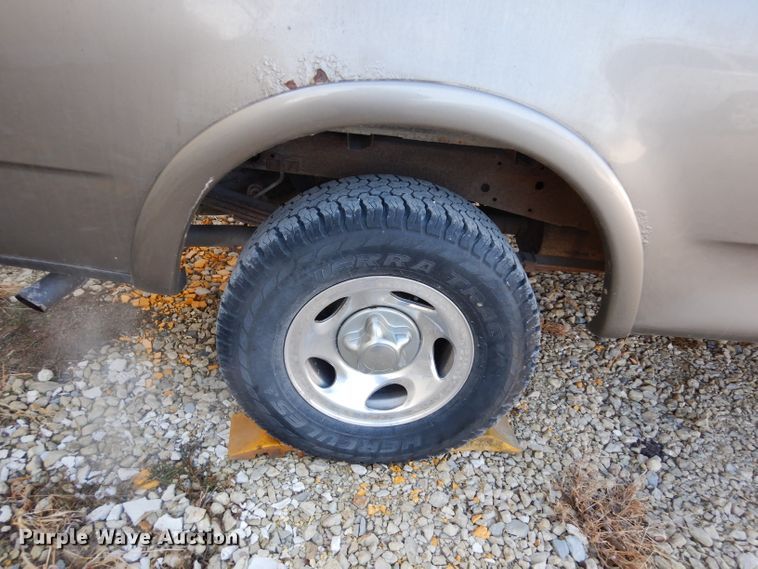 image for item DE4176 2001 Ford F150 XLT SuperCab pickup truck