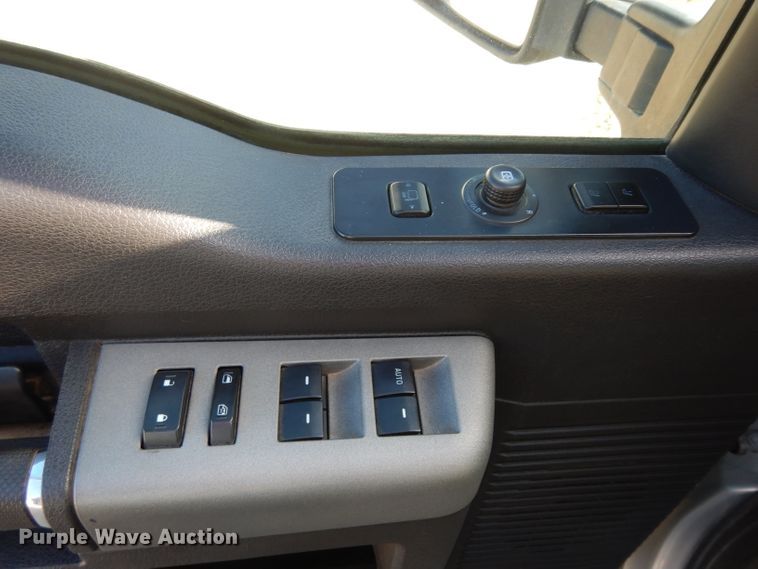 image for item DE4179 2011 Ford F350 Super Duty Lariat Crew Cab pickup truck