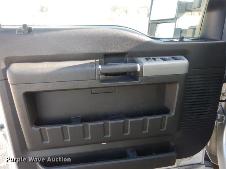 image for item DE4179 2011 Ford F350 Super Duty Lariat Crew Cab pickup truck