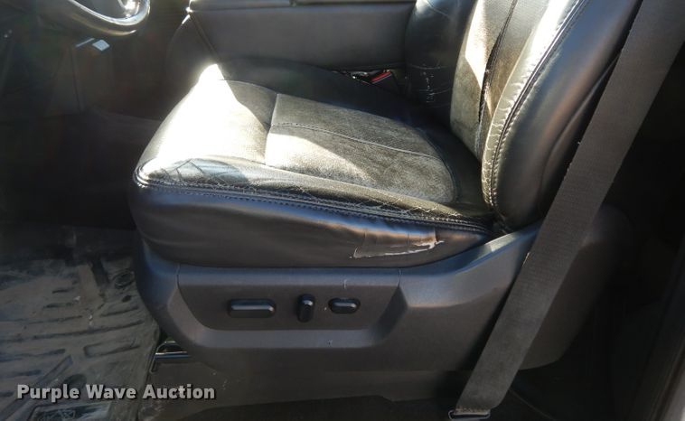 image for item DE4179 2011 Ford F350 Super Duty Lariat Crew Cab pickup truck