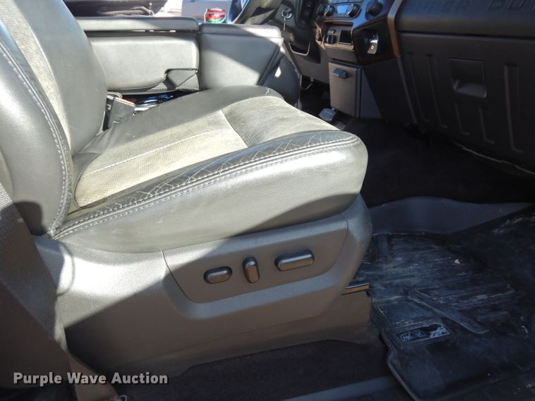 image for item DE4179 2011 Ford F350 Super Duty Lariat Crew Cab pickup truck