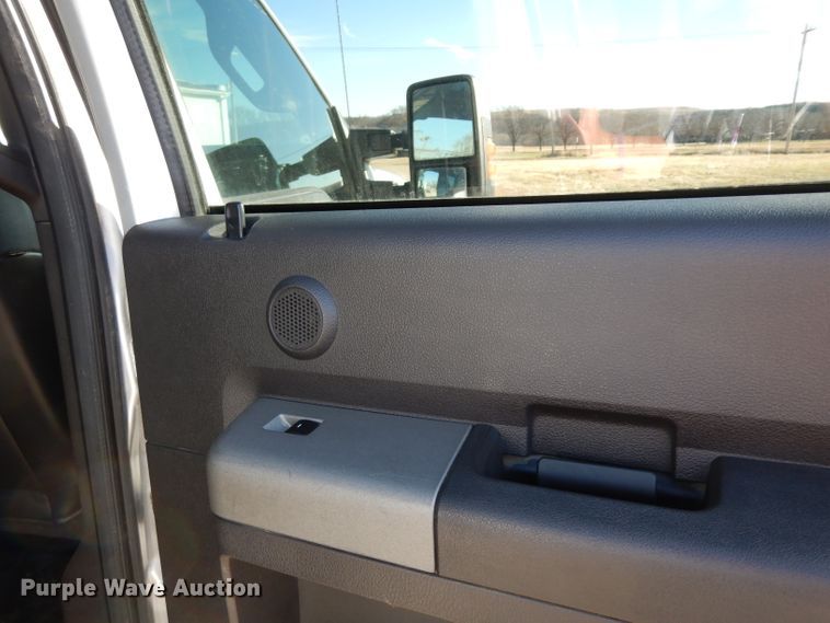 image for item DE4179 2011 Ford F350 Super Duty Lariat Crew Cab pickup truck