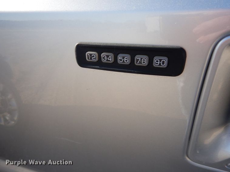 image for item DE4179 2011 Ford F350 Super Duty Lariat Crew Cab pickup truck