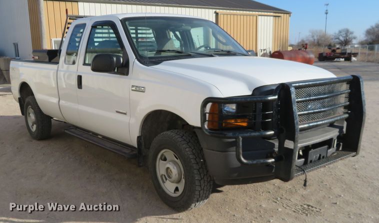 image for item DE6866 2006 Ford F250 Super Duty XL SuperCab pickup truck