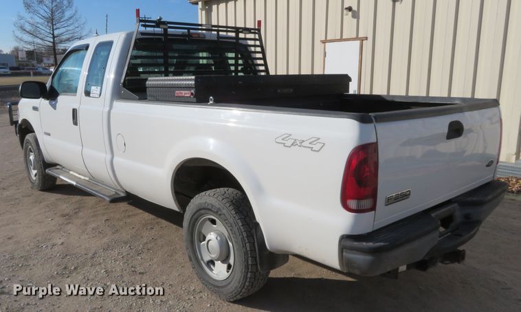image for item DE6866 2006 Ford F250 Super Duty XL SuperCab pickup truck