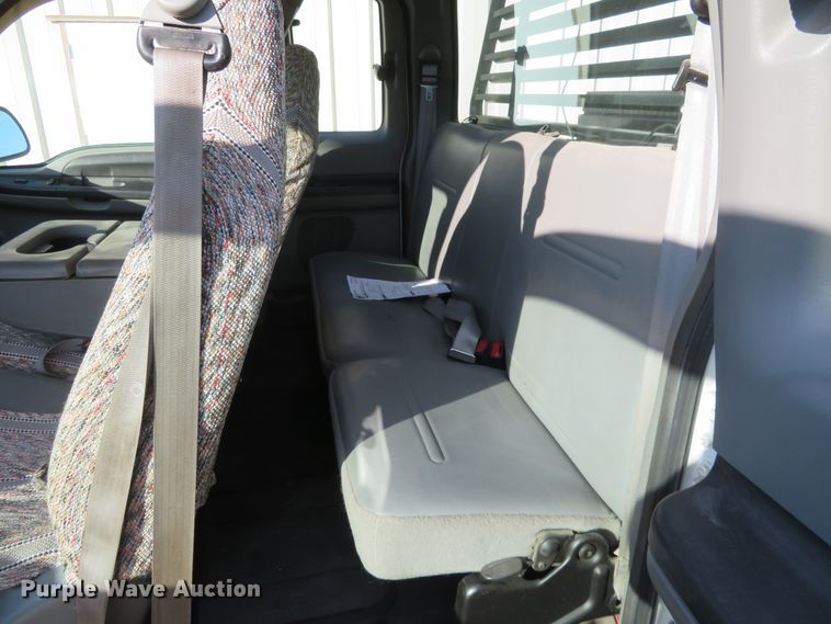 image for item DE6866 2006 Ford F250 Super Duty XL SuperCab pickup truck