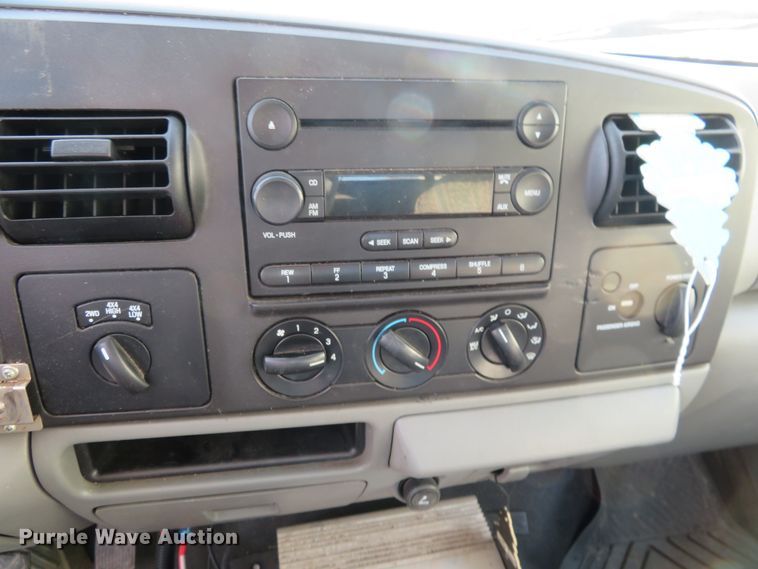 image for item DE6866 2006 Ford F250 Super Duty XL SuperCab pickup truck