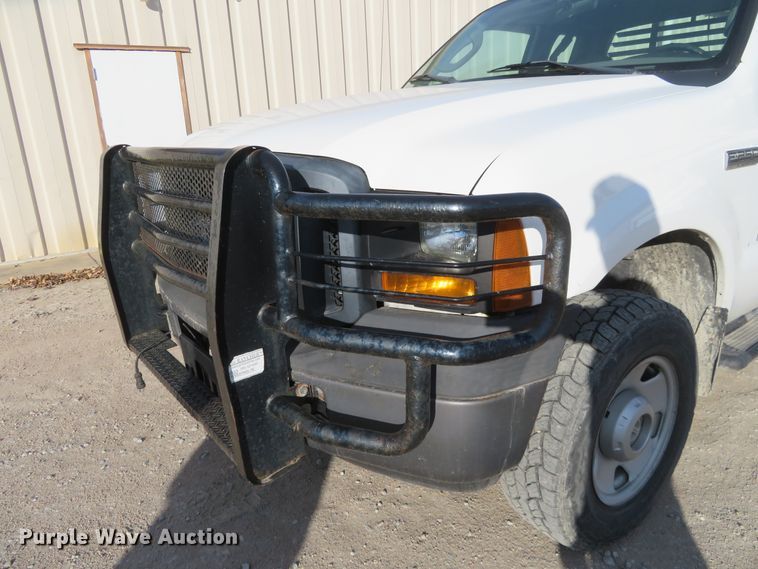 image for item DE6866 2006 Ford F250 Super Duty XL SuperCab pickup truck