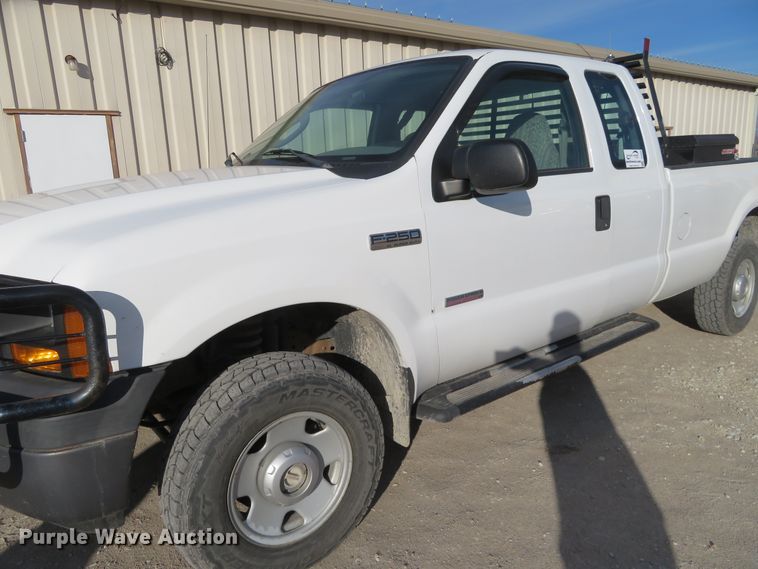 image for item DE6866 2006 Ford F250 Super Duty XL SuperCab pickup truck