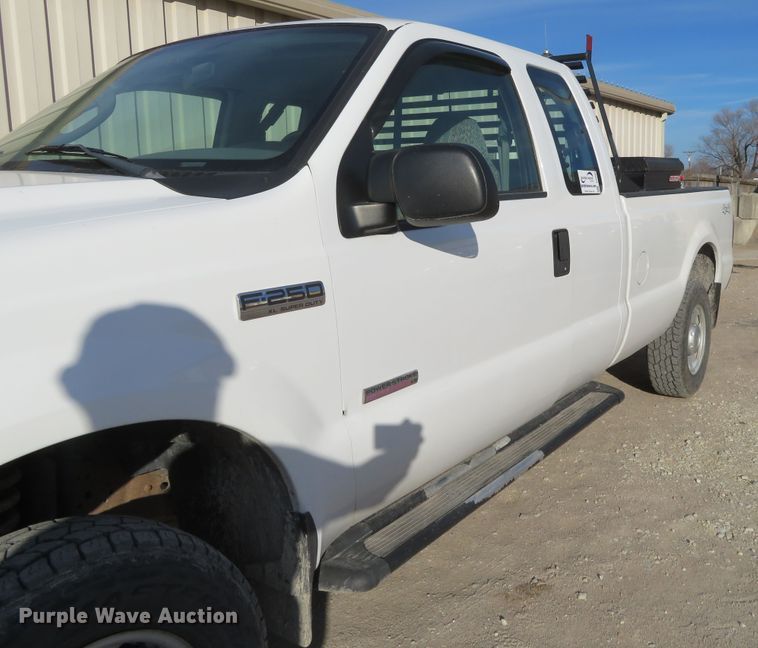 image for item DE6866 2006 Ford F250 Super Duty XL SuperCab pickup truck