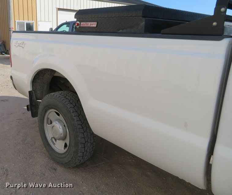 image for item DE6866 2006 Ford F250 Super Duty XL SuperCab pickup truck