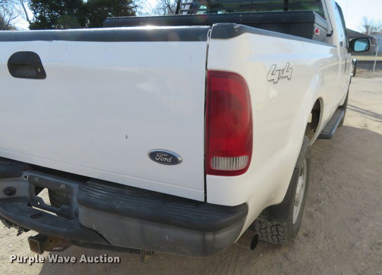 image for item DE6866 2006 Ford F250 Super Duty XL SuperCab pickup truck