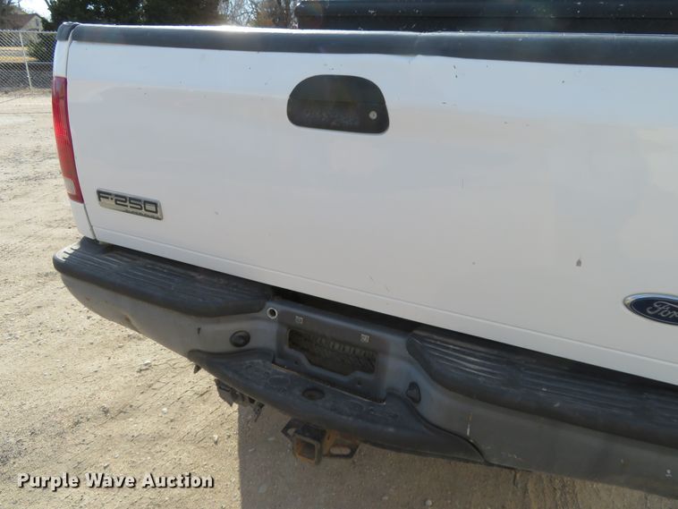 image for item DE6866 2006 Ford F250 Super Duty XL SuperCab pickup truck