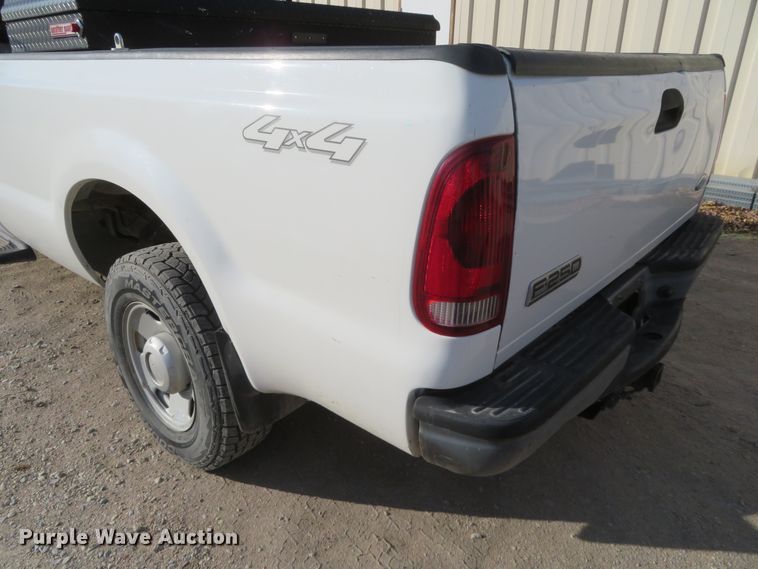 image for item DE6866 2006 Ford F250 Super Duty XL SuperCab pickup truck