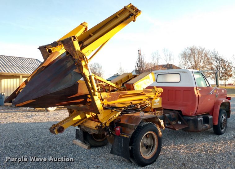 image for item DE6867 1977 Chevrolet C60 truck with Vermeer tree spade