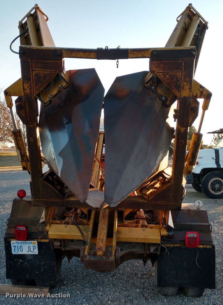 image for item DE6867 1977 Chevrolet C60 truck with Vermeer tree spade