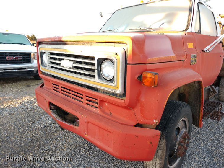 image for item DE6867 1977 Chevrolet C60 truck with Vermeer tree spade