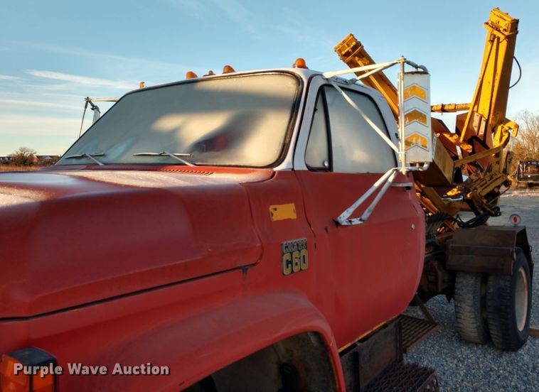 image for item DE6867 1977 Chevrolet C60 truck with Vermeer tree spade