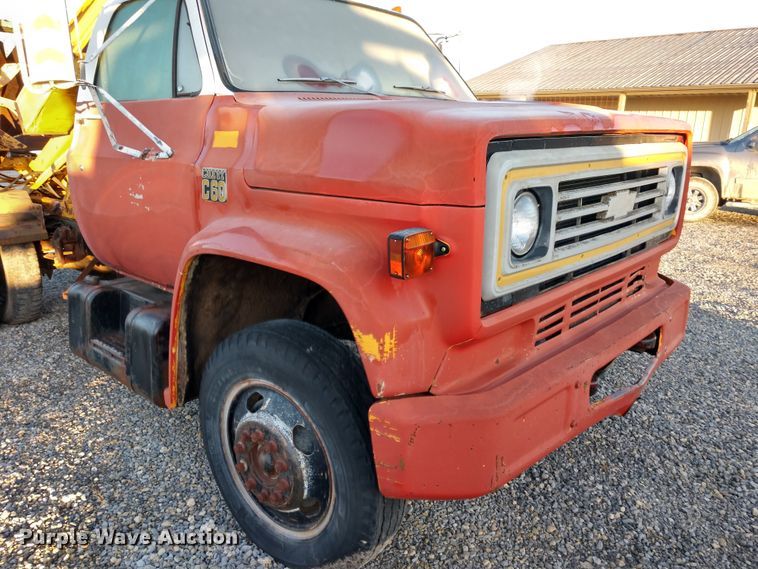 image for item DE6867 1977 Chevrolet C60 truck with Vermeer tree spade