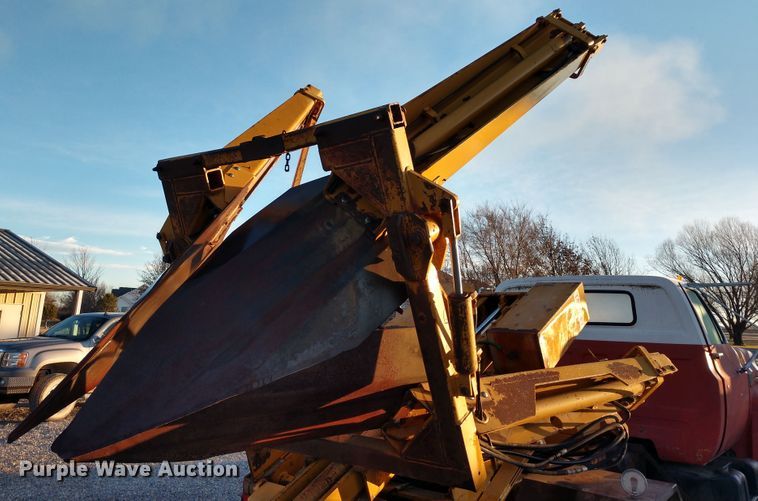 image for item DE6867 1977 Chevrolet C60 truck with Vermeer tree spade