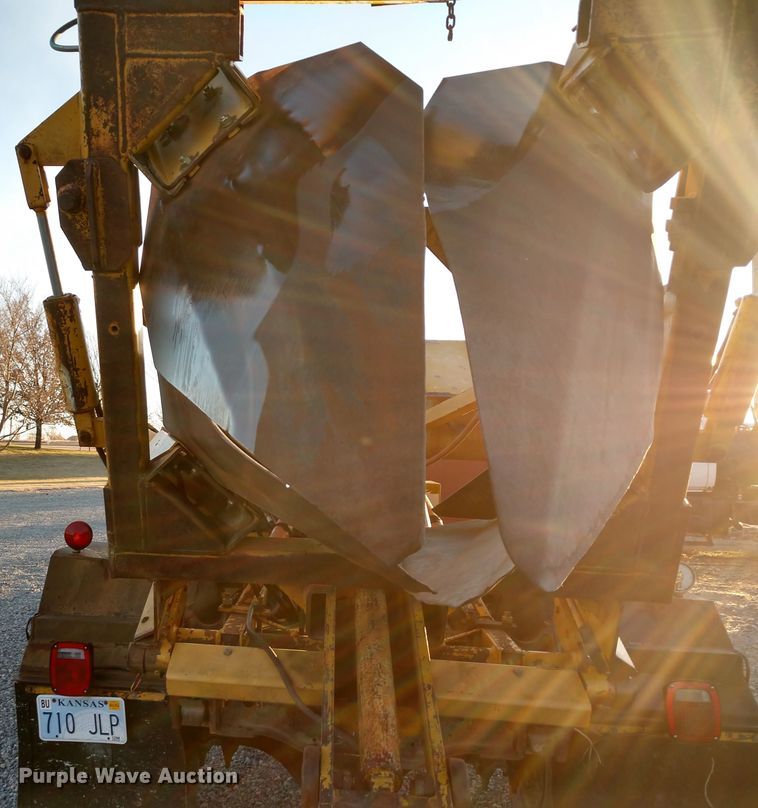 image for item DE6867 1977 Chevrolet C60 truck with Vermeer tree spade