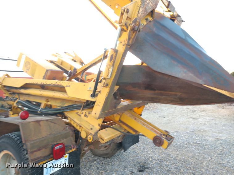 image for item DE6867 1977 Chevrolet C60 truck with Vermeer tree spade