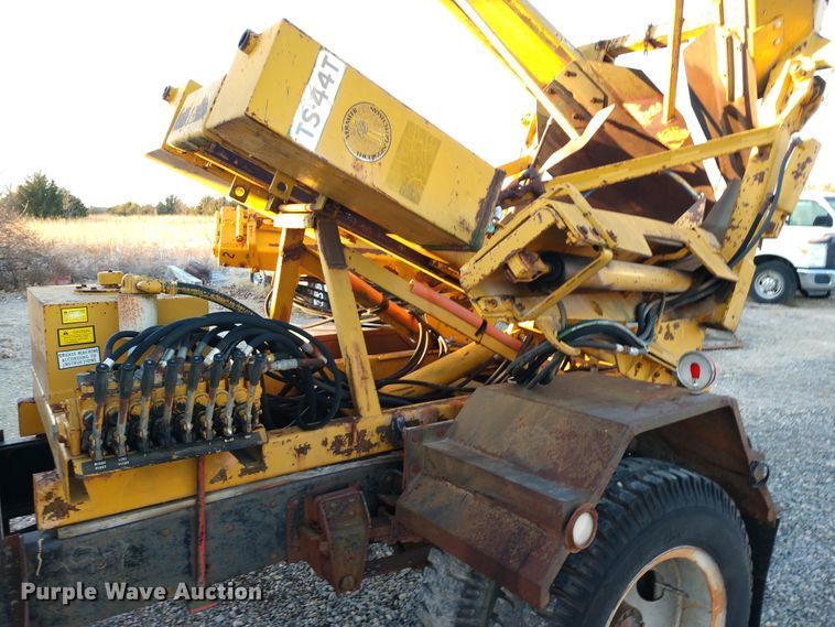 image for item DE6867 1977 Chevrolet C60 truck with Vermeer tree spade