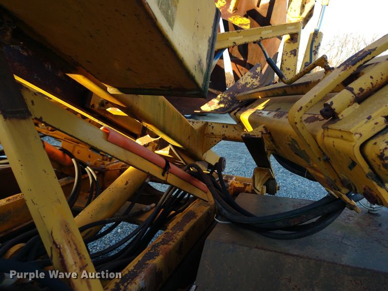 image for item DE6867 1977 Chevrolet C60 truck with Vermeer tree spade