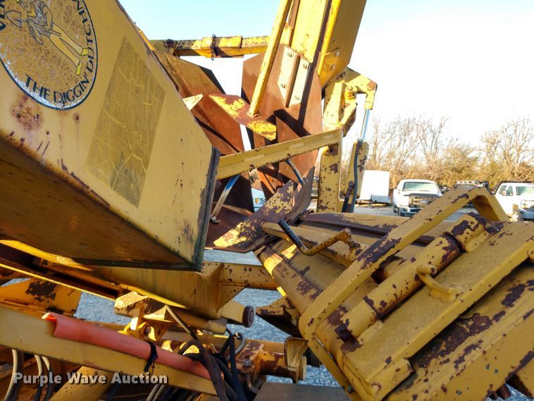 image for item DE6867 1977 Chevrolet C60 truck with Vermeer tree spade