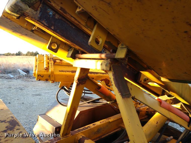 image for item DE6867 1977 Chevrolet C60 truck with Vermeer tree spade