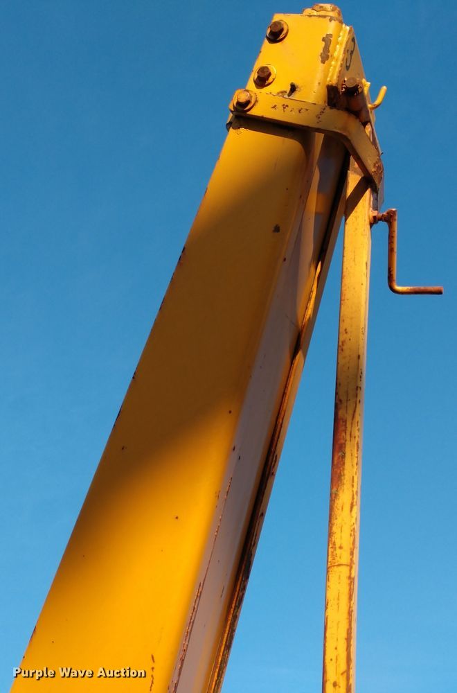 image for item DE6867 1977 Chevrolet C60 truck with Vermeer tree spade