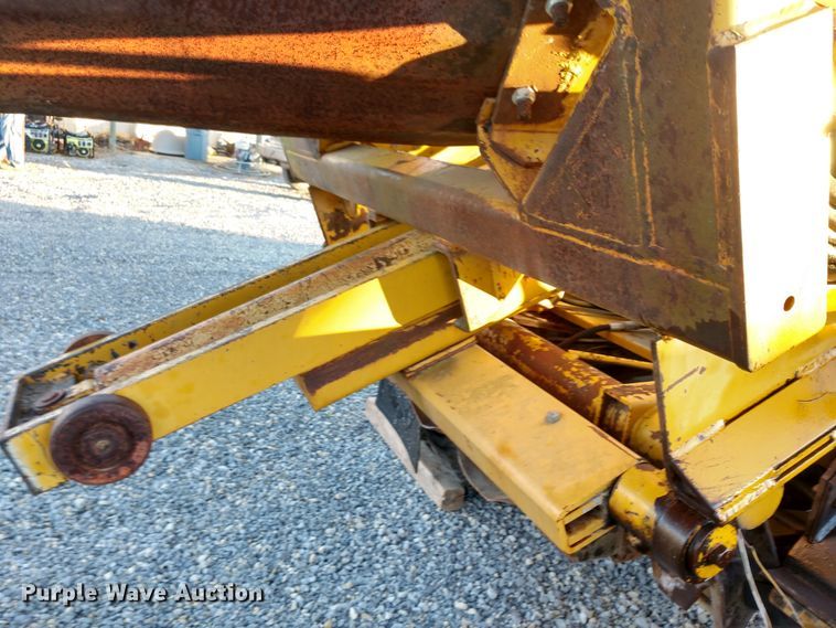 image for item DE6867 1977 Chevrolet C60 truck with Vermeer tree spade