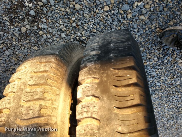 image for item DE6867 1977 Chevrolet C60 truck with Vermeer tree spade