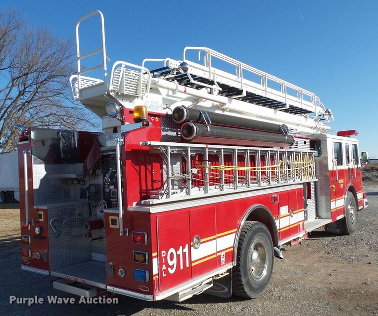image for item DF0822 1999 Pierce ladder fire truck