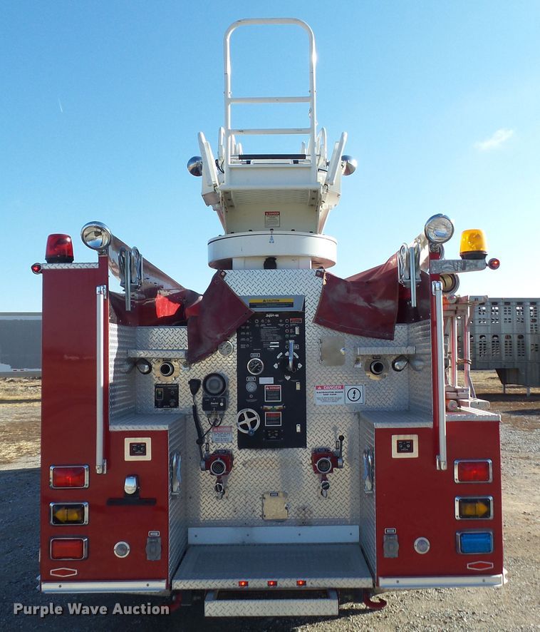 image for item DF0822 1999 Pierce ladder fire truck