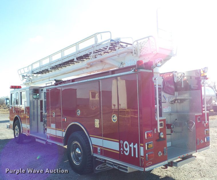image for item DF0822 1999 Pierce ladder fire truck