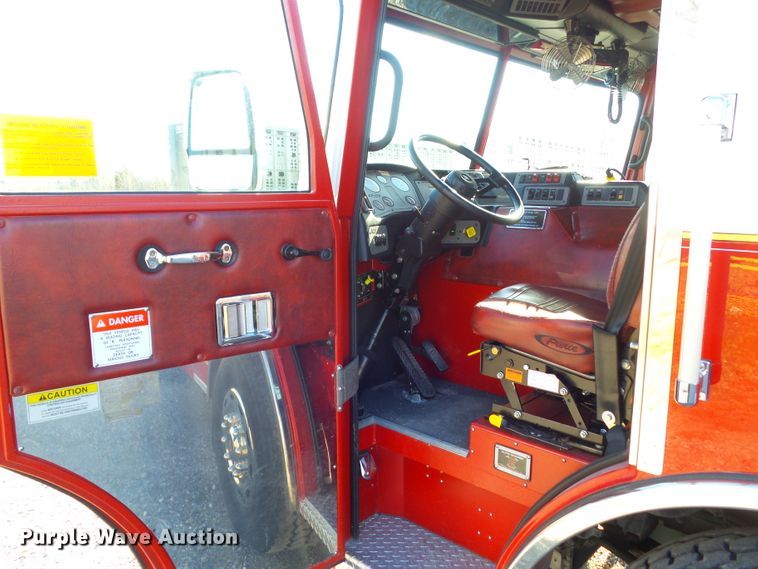 image for item DF0822 1999 Pierce ladder fire truck