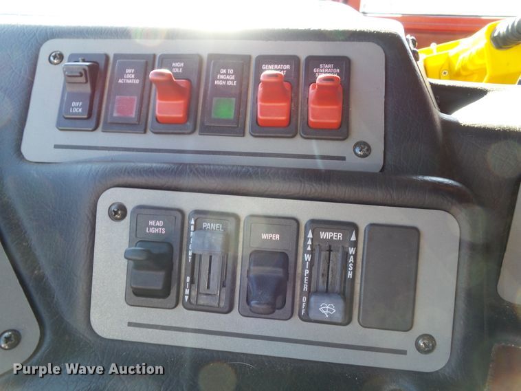 image for item DF0822 1999 Pierce ladder fire truck