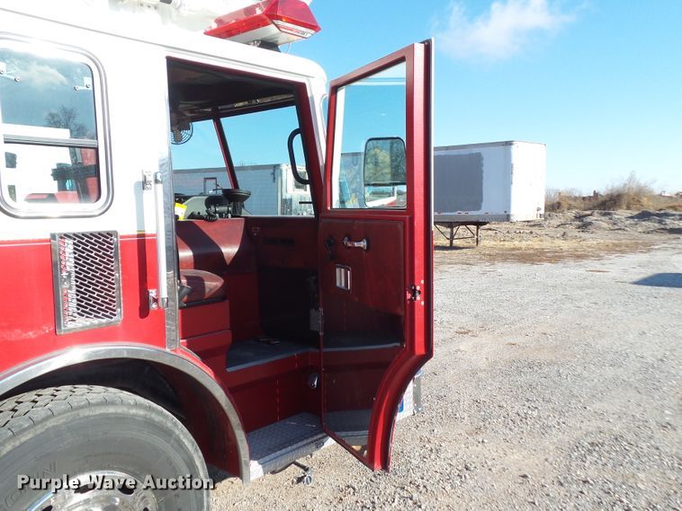 image for item DF0822 1999 Pierce ladder fire truck
