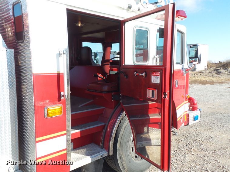 image for item DF0822 1999 Pierce ladder fire truck