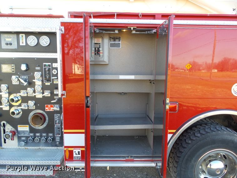 image for item DF0822 1999 Pierce ladder fire truck