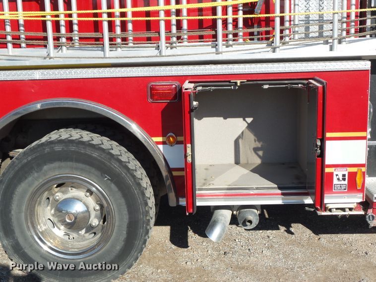 image for item DF0822 1999 Pierce ladder fire truck