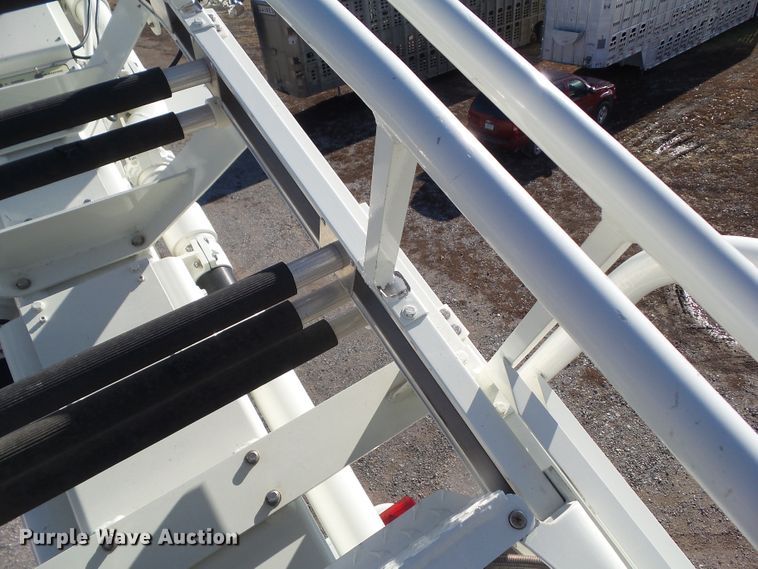 image for item DF0822 1999 Pierce ladder fire truck